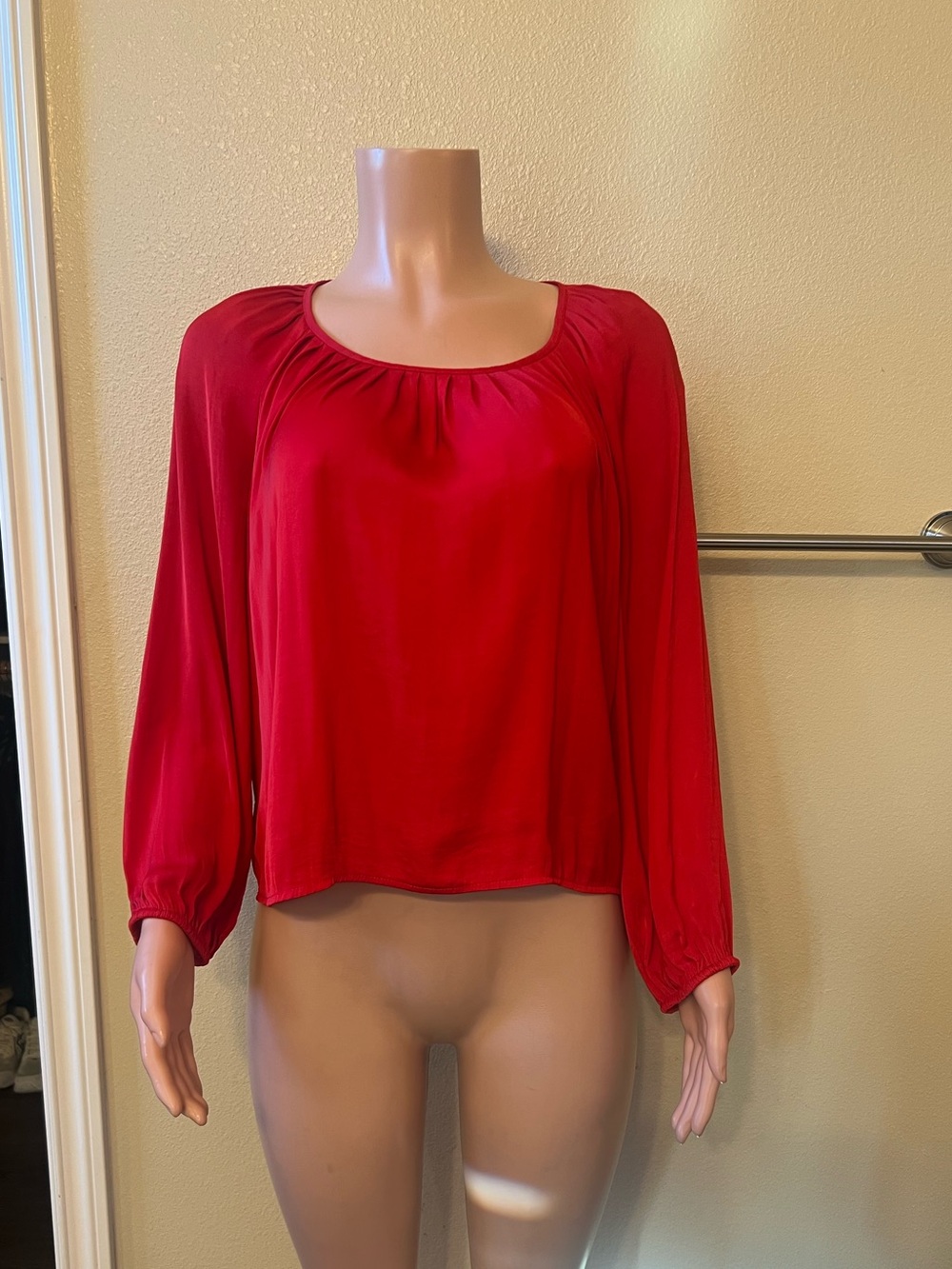 Women’s Red Long-Sleeve Scoop Neck Blouse. Sz XS
